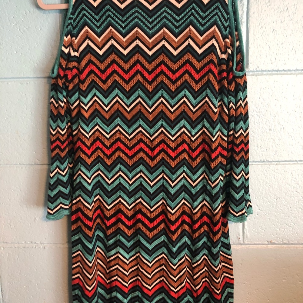 Gorgeous Cato Women’s Plus Size Cold Shoulder Dress - Picture 5 of 5